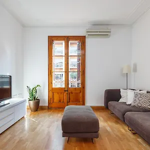 https://flateli-aribau.topbarcelonahotels.com